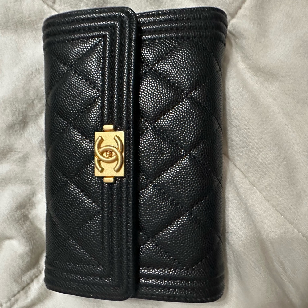 Chic Black Quilted Leather Wallet